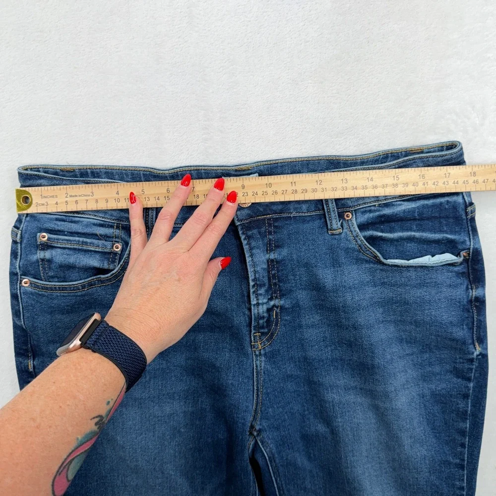 Time and Tru 16 Straight Leg Jeans Stretch Medium Wash Blue Flattering Classic